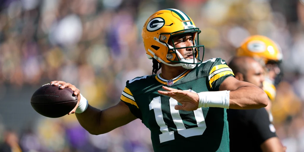 Jordan Love Admits Packers’ Offense “Letting the Defense Down” After 10–7 Loss to Eagles