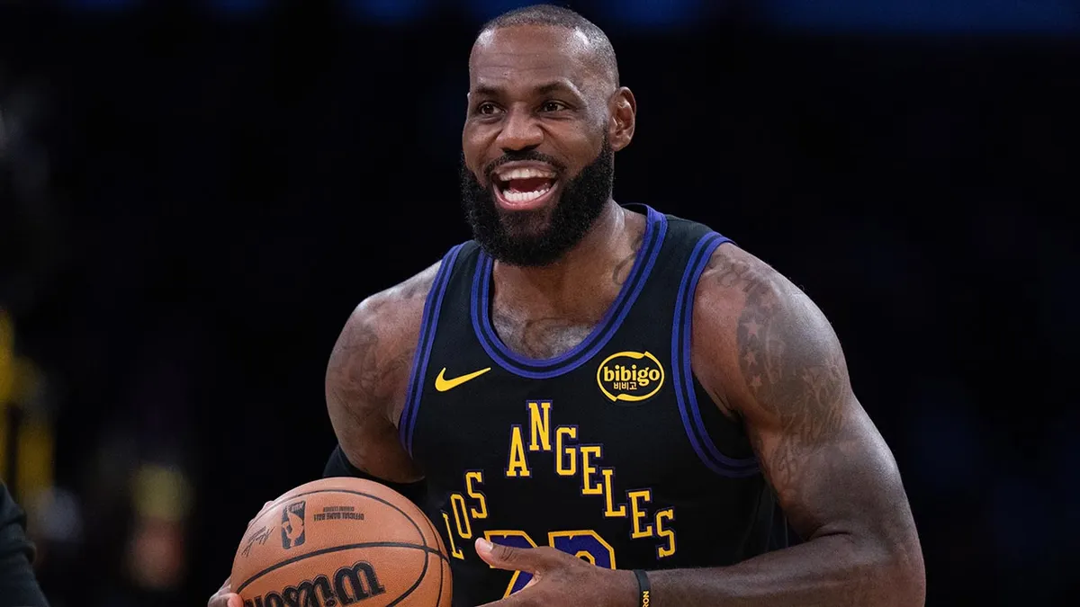 LeBron Returns, Extends Historic Streak as Lakers Roll Past Jazz